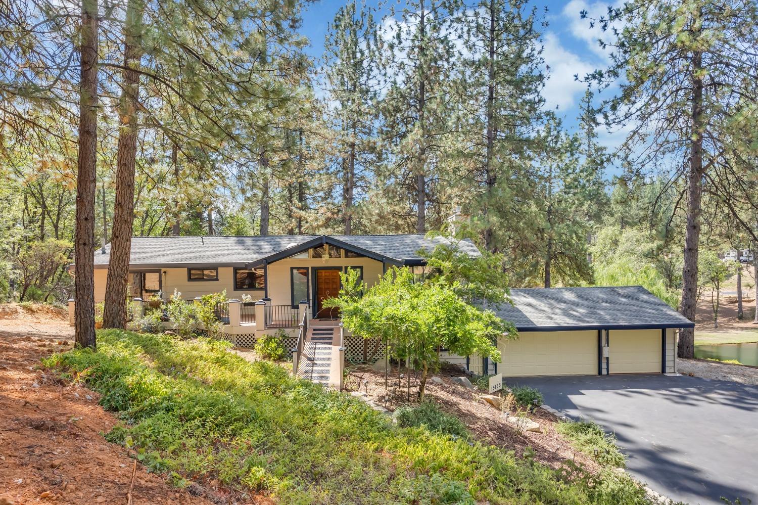 Detail Gallery Image 4 of 79 For 15135 Orchard Springs Rd, Grass Valley,  CA 95945 - 4 Beds | 4/1 Baths