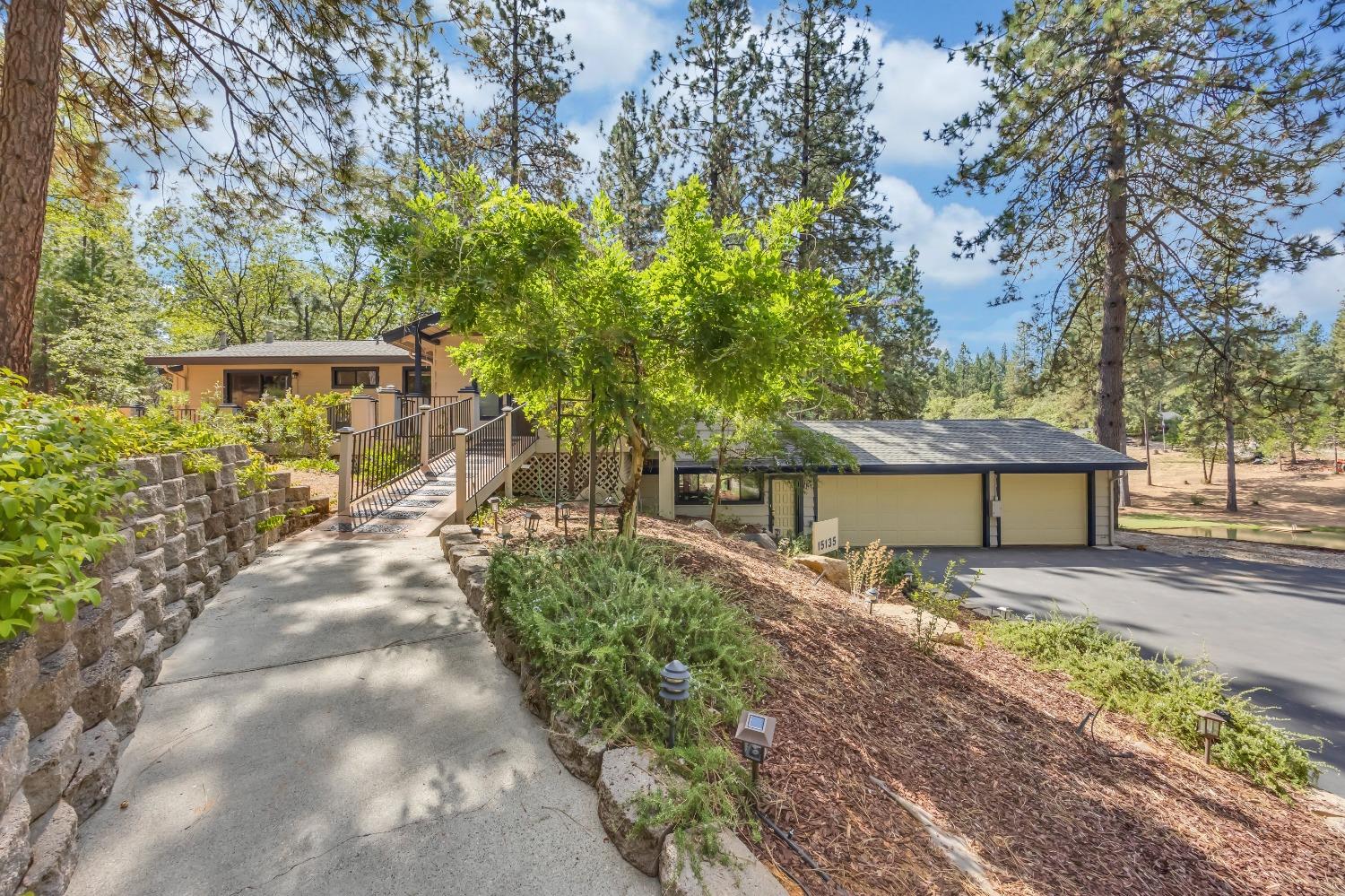 Detail Gallery Image 7 of 79 For 15135 Orchard Springs Rd, Grass Valley,  CA 95945 - 4 Beds | 4/1 Baths