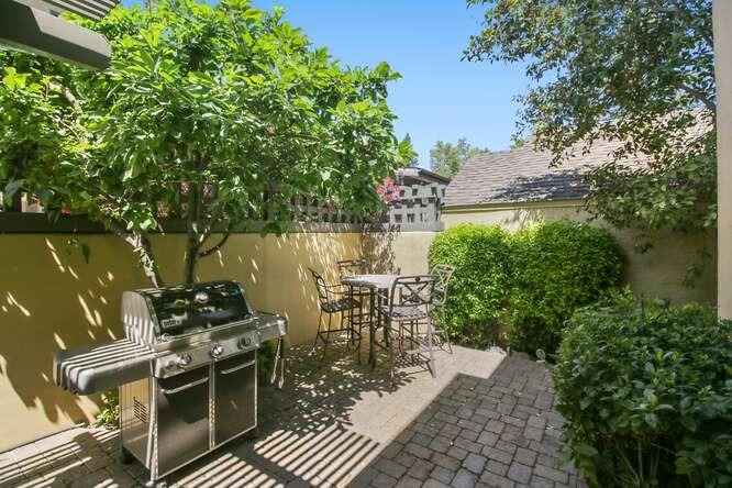 M, Sacramento, California image 7
