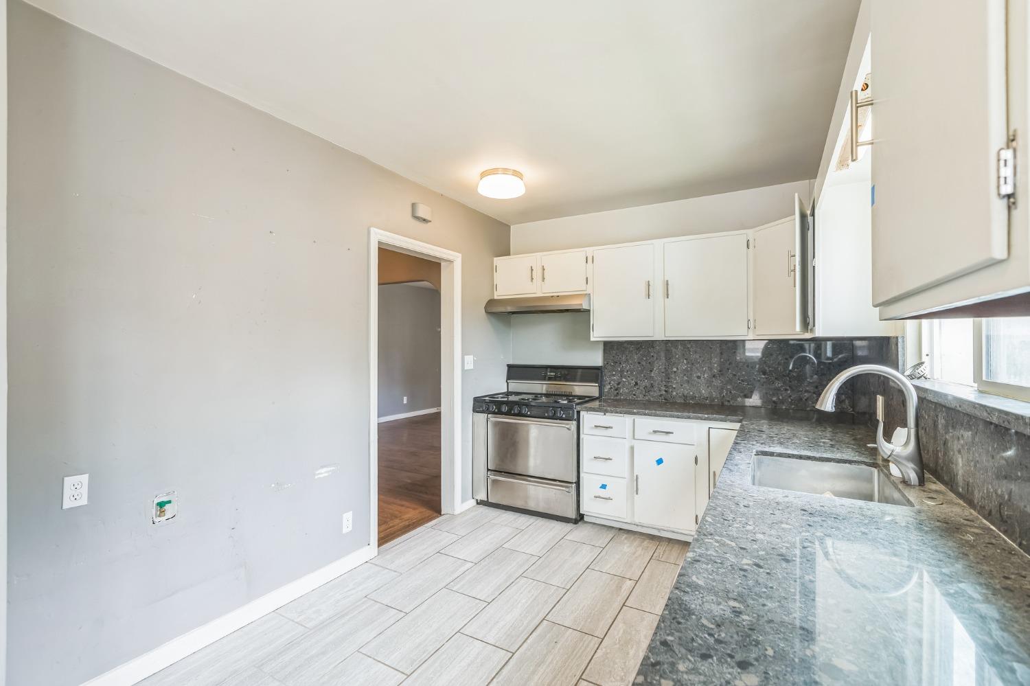 Detail Gallery Image 11 of 26 For 3809 San Carlos Way, Sacramento,  CA 95820 - 2 Beds | 1 Baths