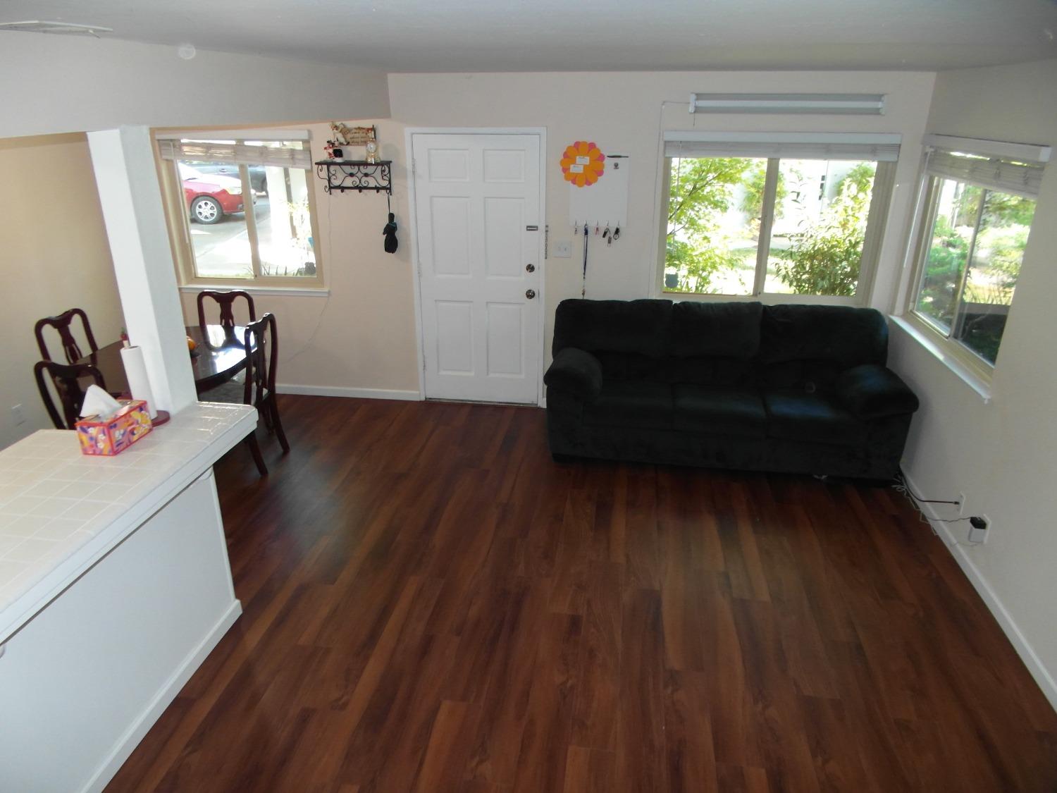 Photo #4: 225056119 Listing: Photo #4