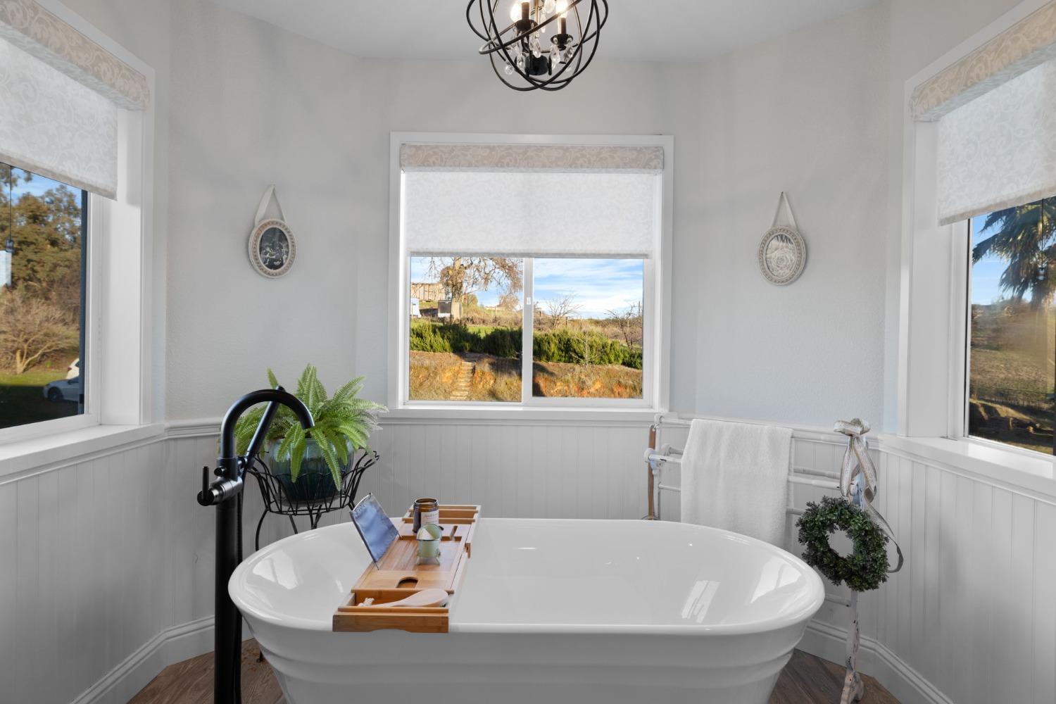 Detail Gallery Image 4 of 99 For 6441 Sky Hawk Rd, Pilot Hill,  CA 95664 - 7 Beds | 5/1 Baths