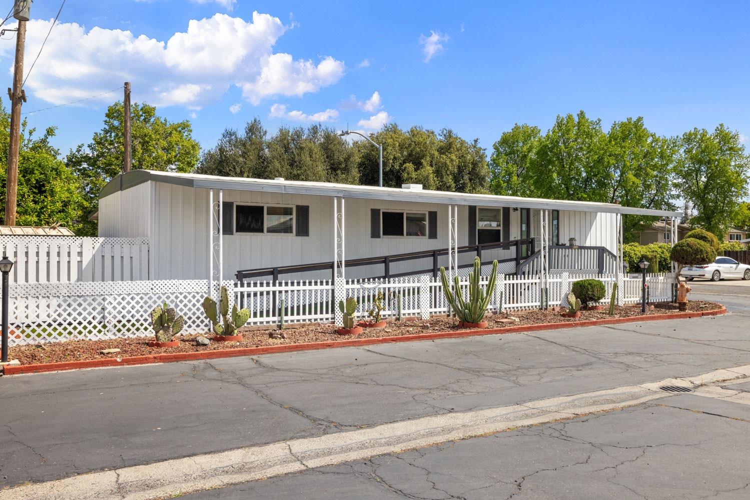Detail Gallery Image 5 of 38 For 425 20th Century Blvd E5, Turlock,  CA 95380 - 2 Beds | 2 Baths