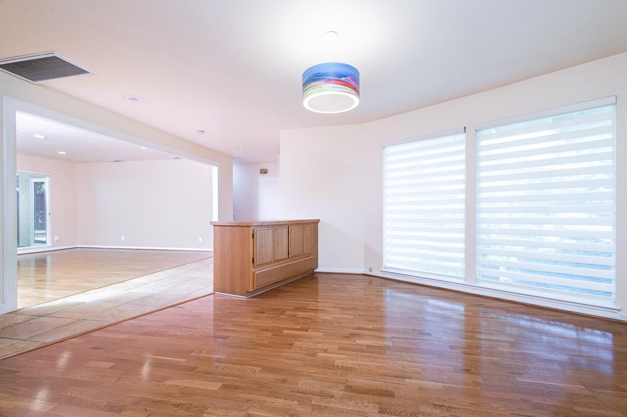 Detail Gallery Image 5 of 27 For 1205 Lantern Ct, Sacramento,  CA 95864 - 4 Beds | 3 Baths