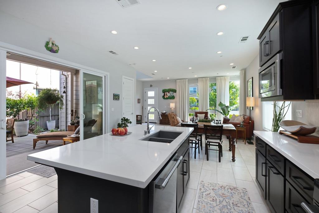 Detail Gallery Image 19 of 74 For 3438 Forney Way, Sacramento,  CA 95816 - 3 Beds | 2/1 Baths