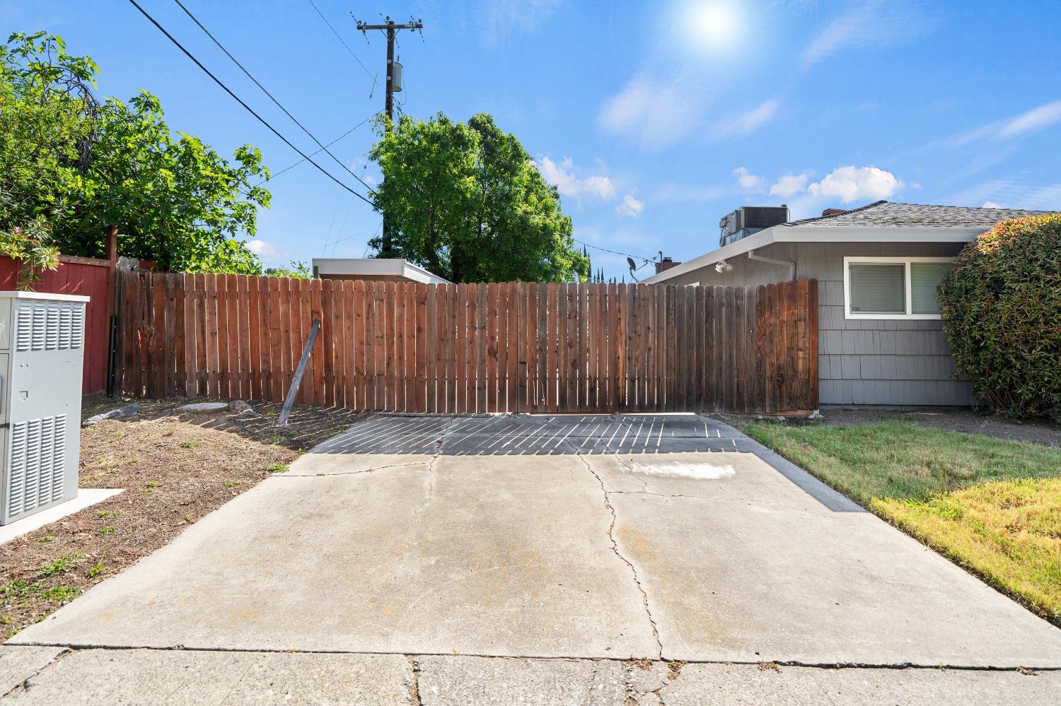 Forestwood Drive, Sacramento, California image 4