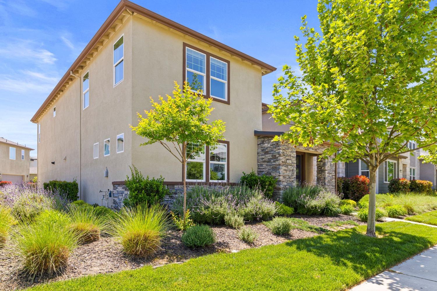 Edgeview Drive, Sacramento, California image 3