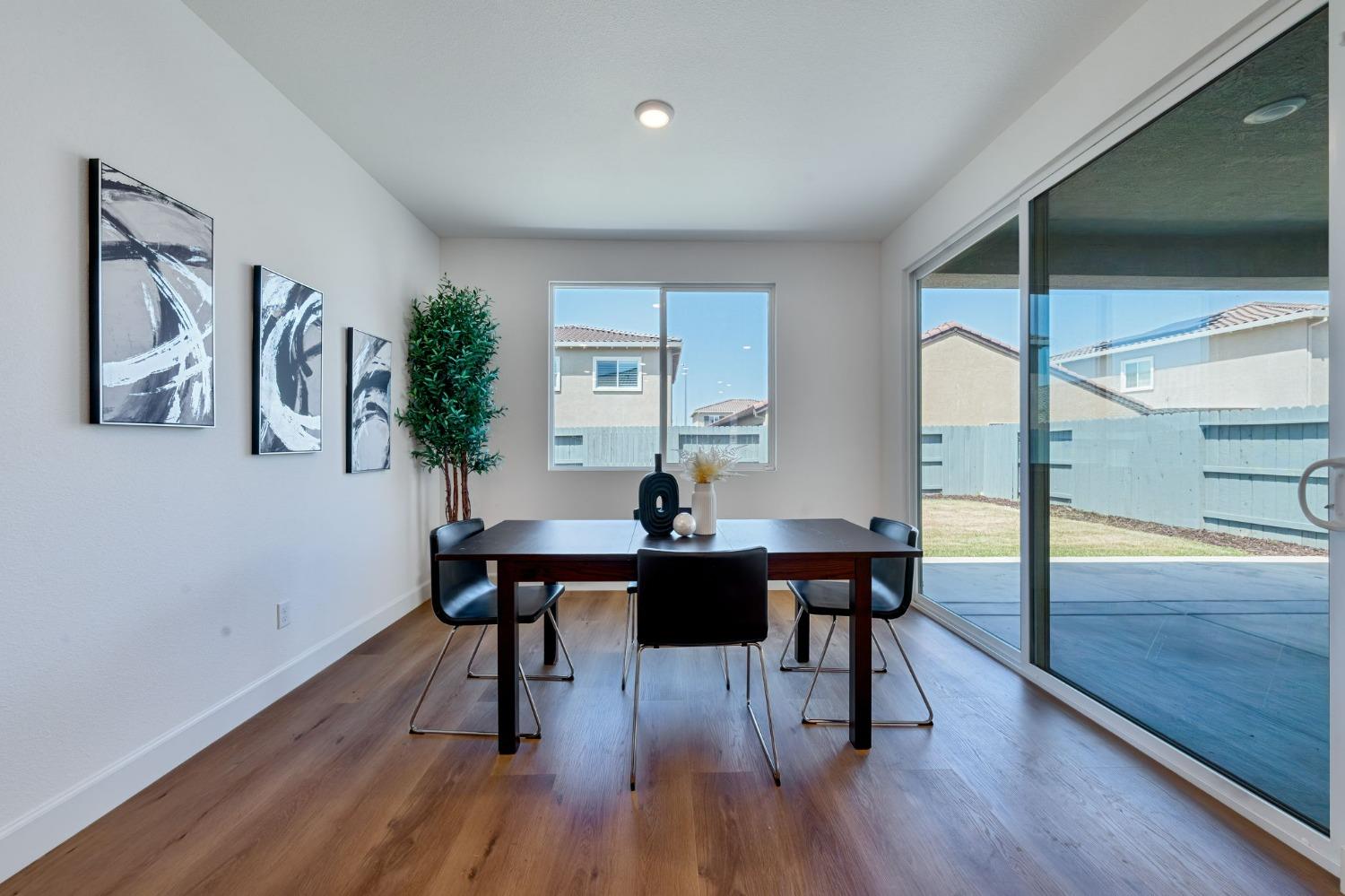 Detail Gallery Image 12 of 38 For 1719 Duchamp Way, Lodi,  CA 95242 - 5 Beds | 3/1 Baths