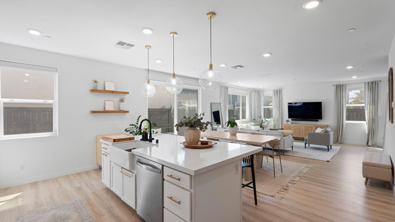 Detail Gallery Image 4 of 42 For 2702 Mossy Creek St, Sacramento,  CA 95833 - 5 Beds | 4 Baths