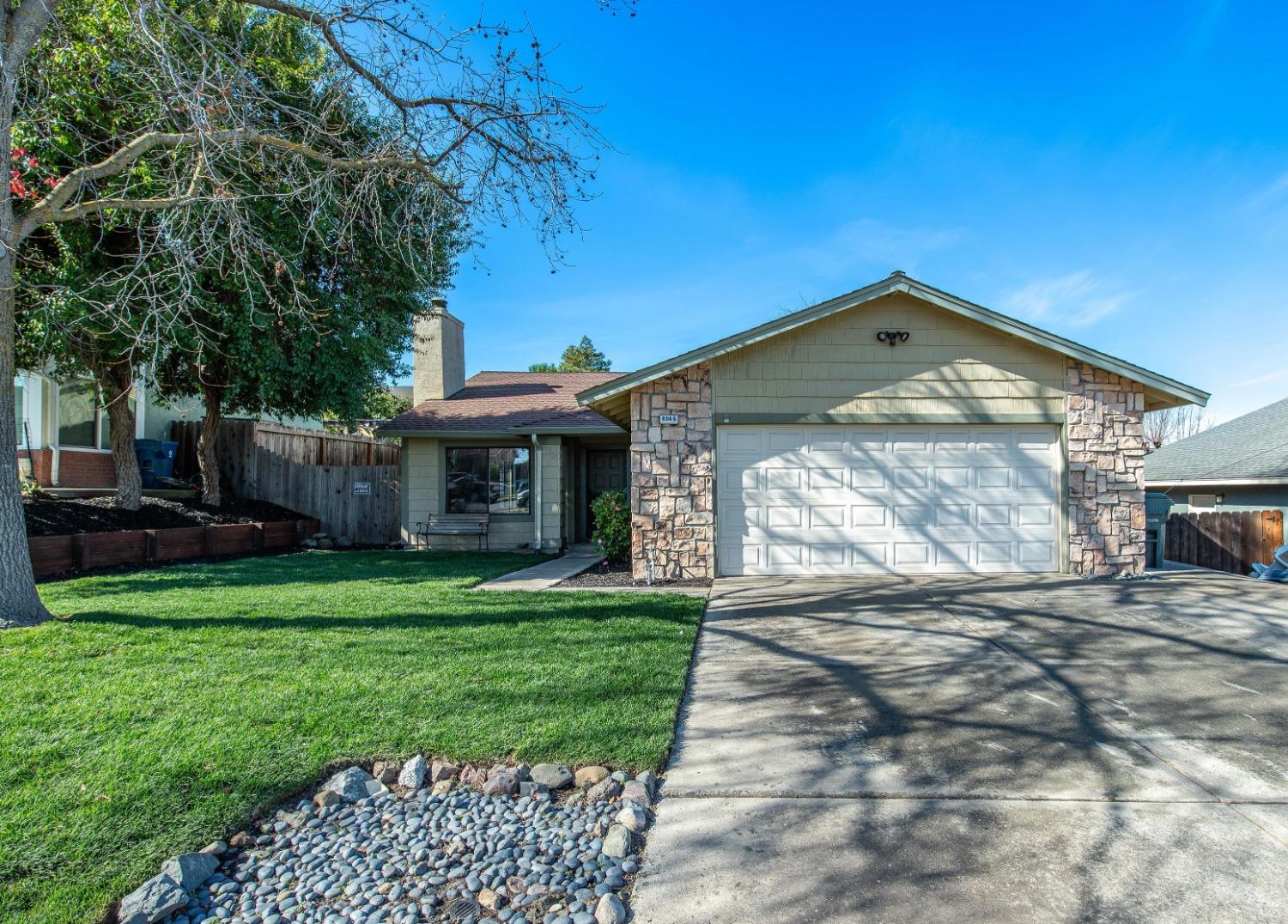 Detail Gallery Image 4 of 45 For 4046 S Royal Links Cir, Antioch,  CA 94509 - 4 Beds | 2 Baths
