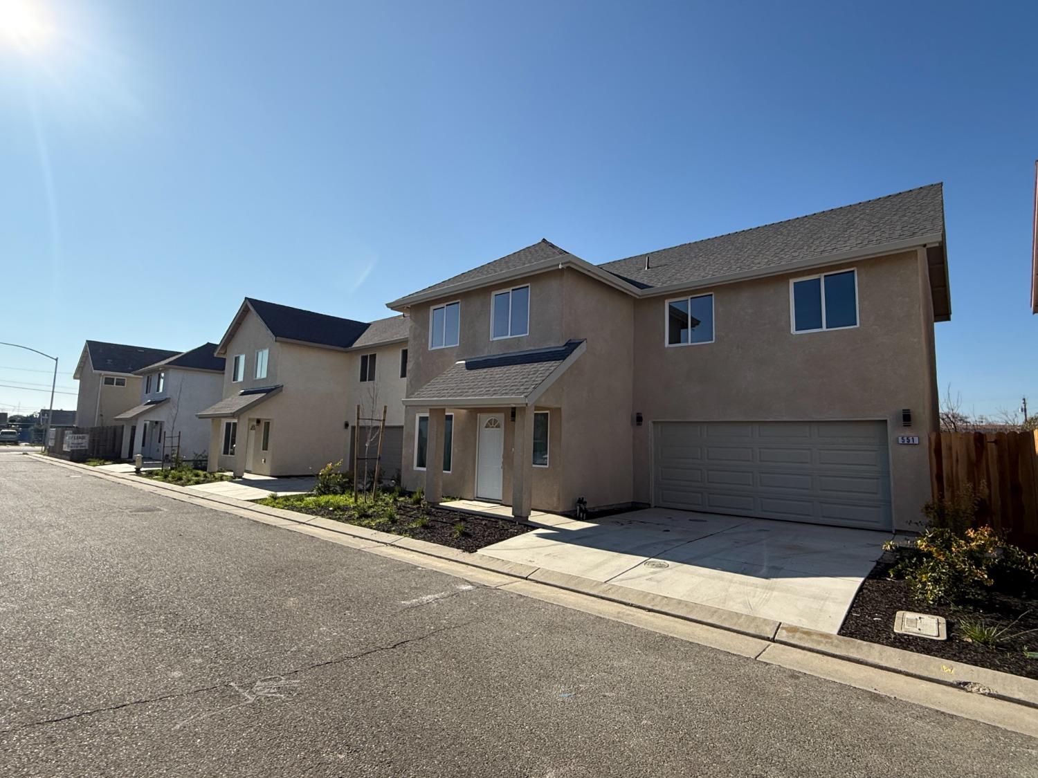 Detail Gallery Image 2 of 17 For 561 Jason Dr, Turlock,  CA 95380 - 3 Beds | 2/1 Baths