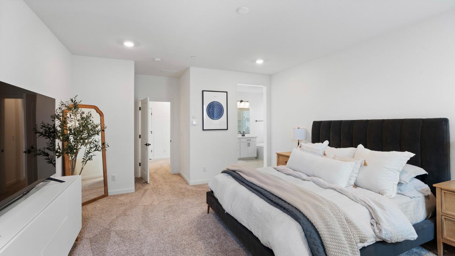 Detail Gallery Image 12 of 42 For 2702 Mossy Creek St, Sacramento,  CA 95833 - 5 Beds | 4 Baths