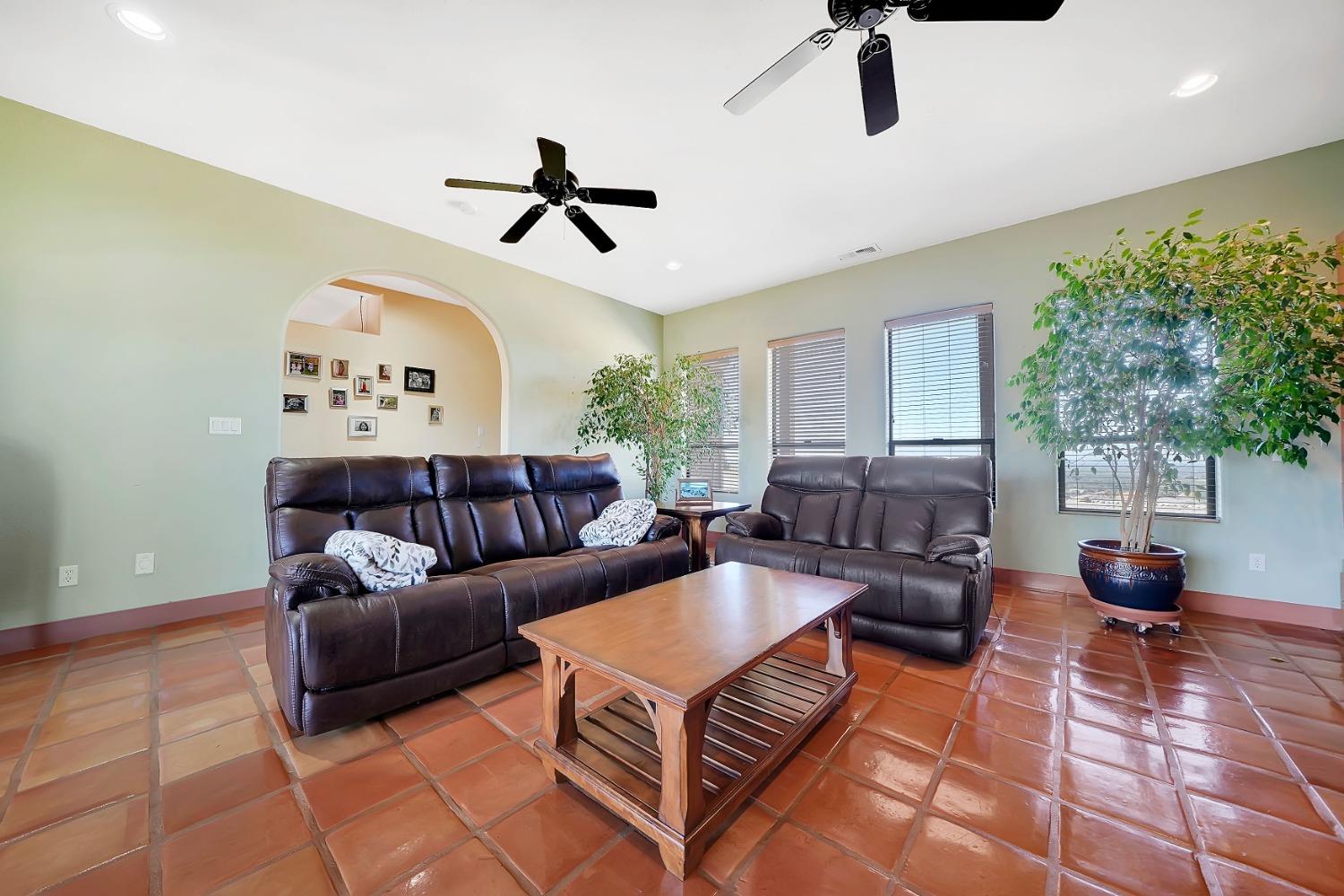 Detail Gallery Image 14 of 86 For 6061 Wind River Dr, Valley Springs,  CA 95252 - 3 Beds | 2/1 Baths