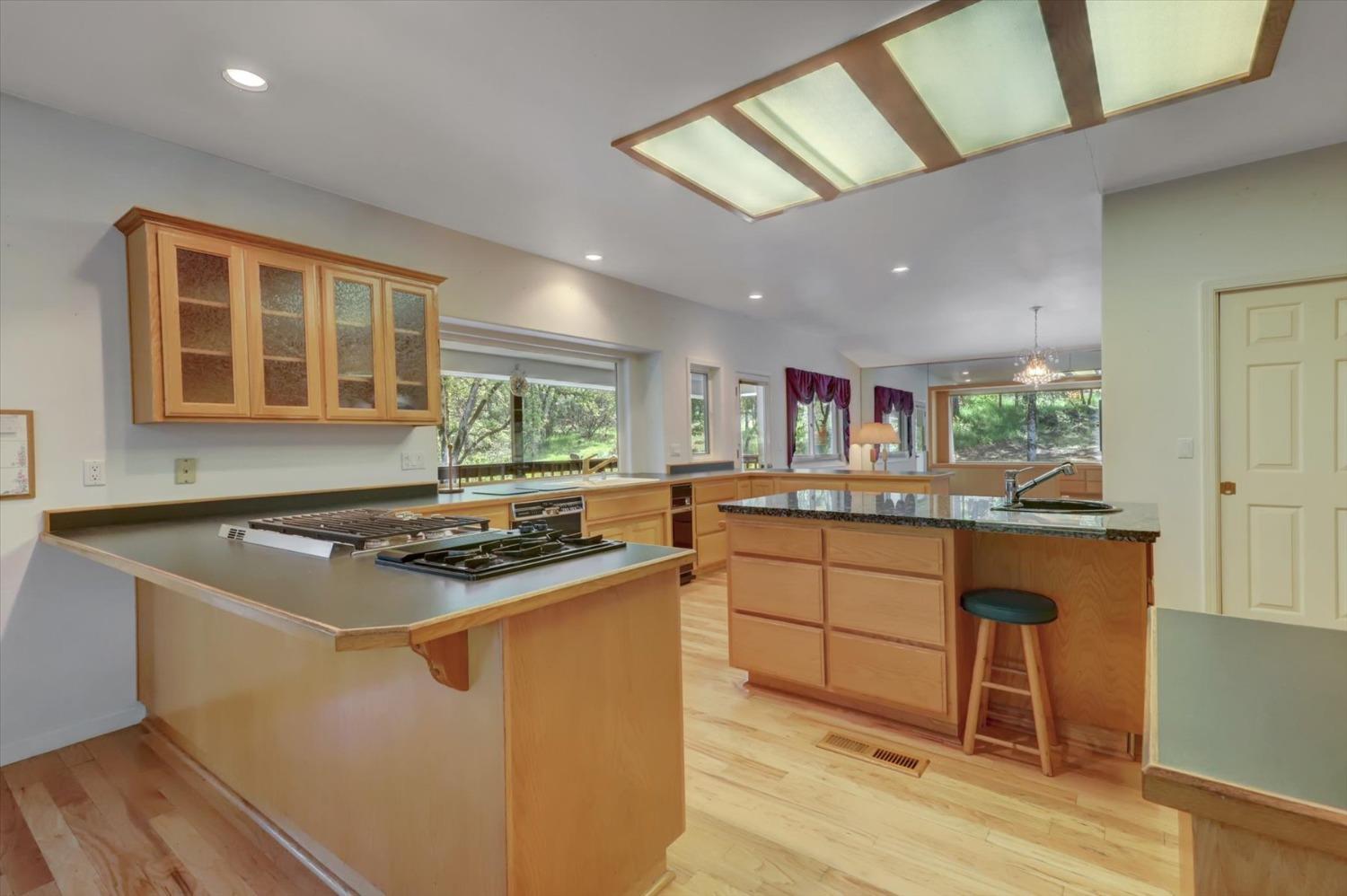 Detail Gallery Image 12 of 99 For 14508 Arrow Rd, Penn Valley,  CA 95946 - 3 Beds | 3/1 Baths