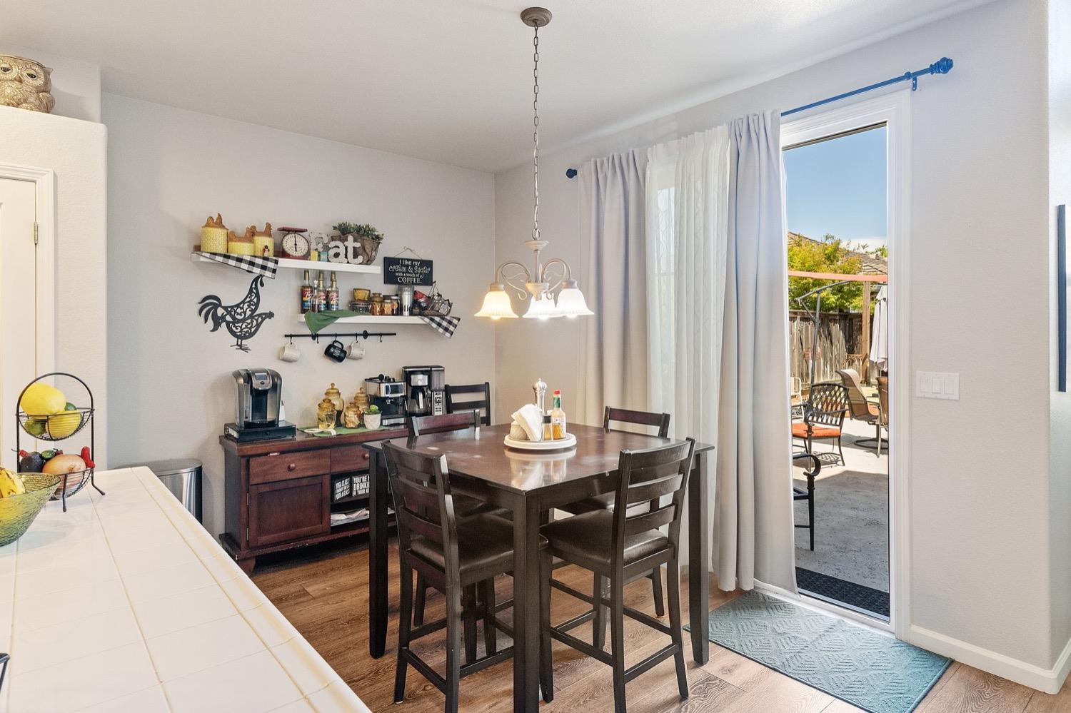 Detail Gallery Image 15 of 37 For 517 Lasso Ct, Oakdale,  CA 95361 - 5 Beds | 2/1 Baths