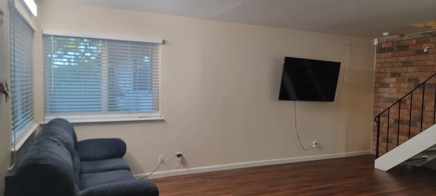 Photo #7: 225056119 Listing: Photo #7