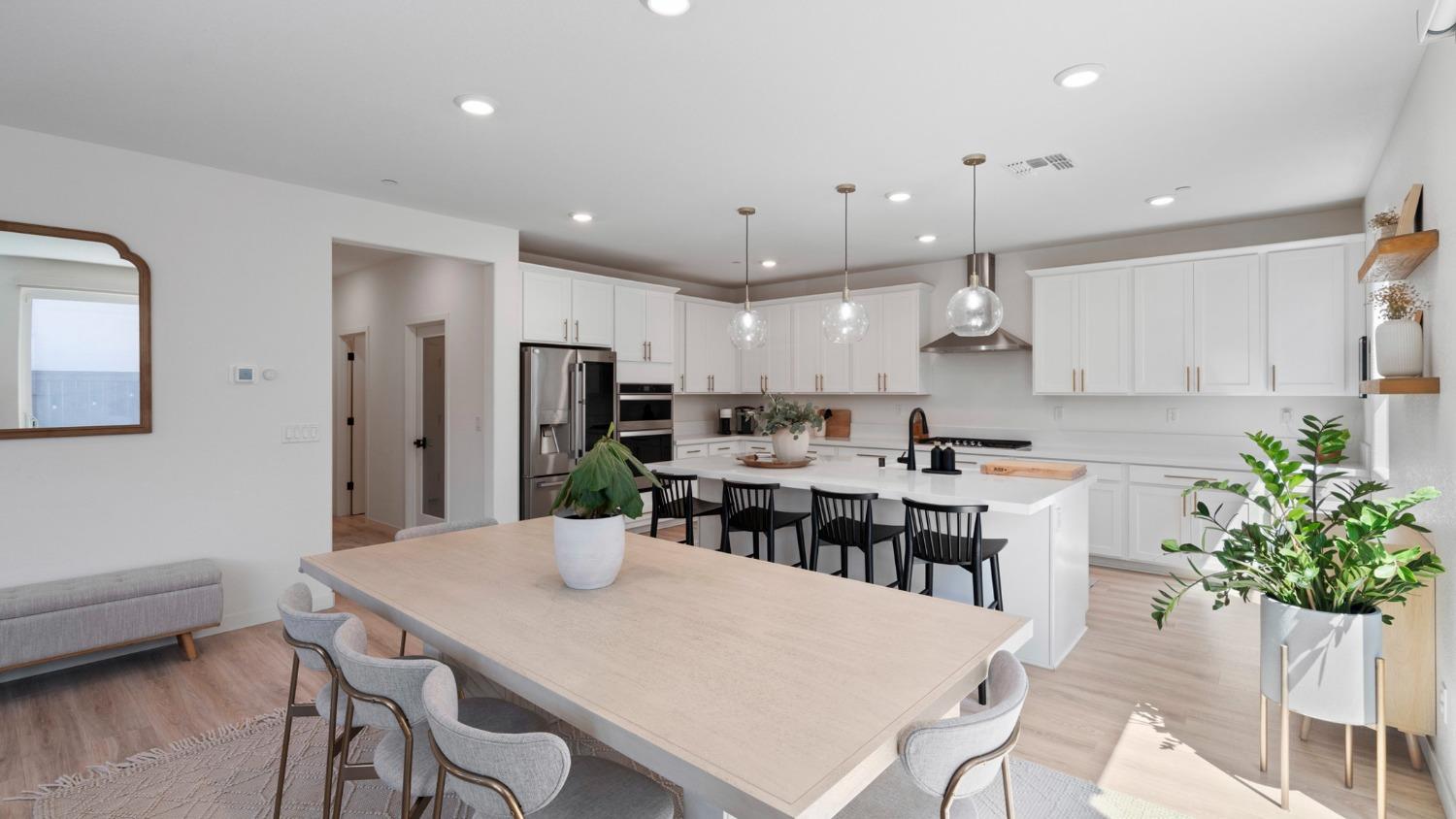 Detail Gallery Image 7 of 42 For 2702 Mossy Creek St, Sacramento,  CA 95833 - 5 Beds | 4 Baths