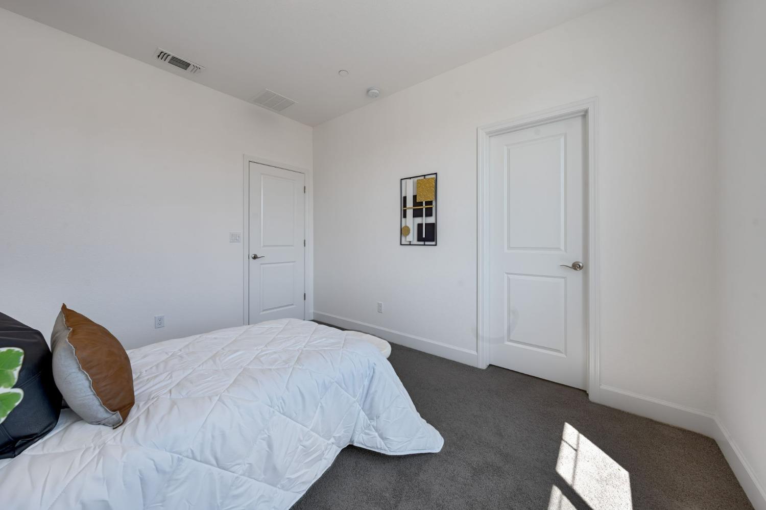 Detail Gallery Image 21 of 38 For 1719 Duchamp Way, Lodi,  CA 95242 - 5 Beds | 3/1 Baths