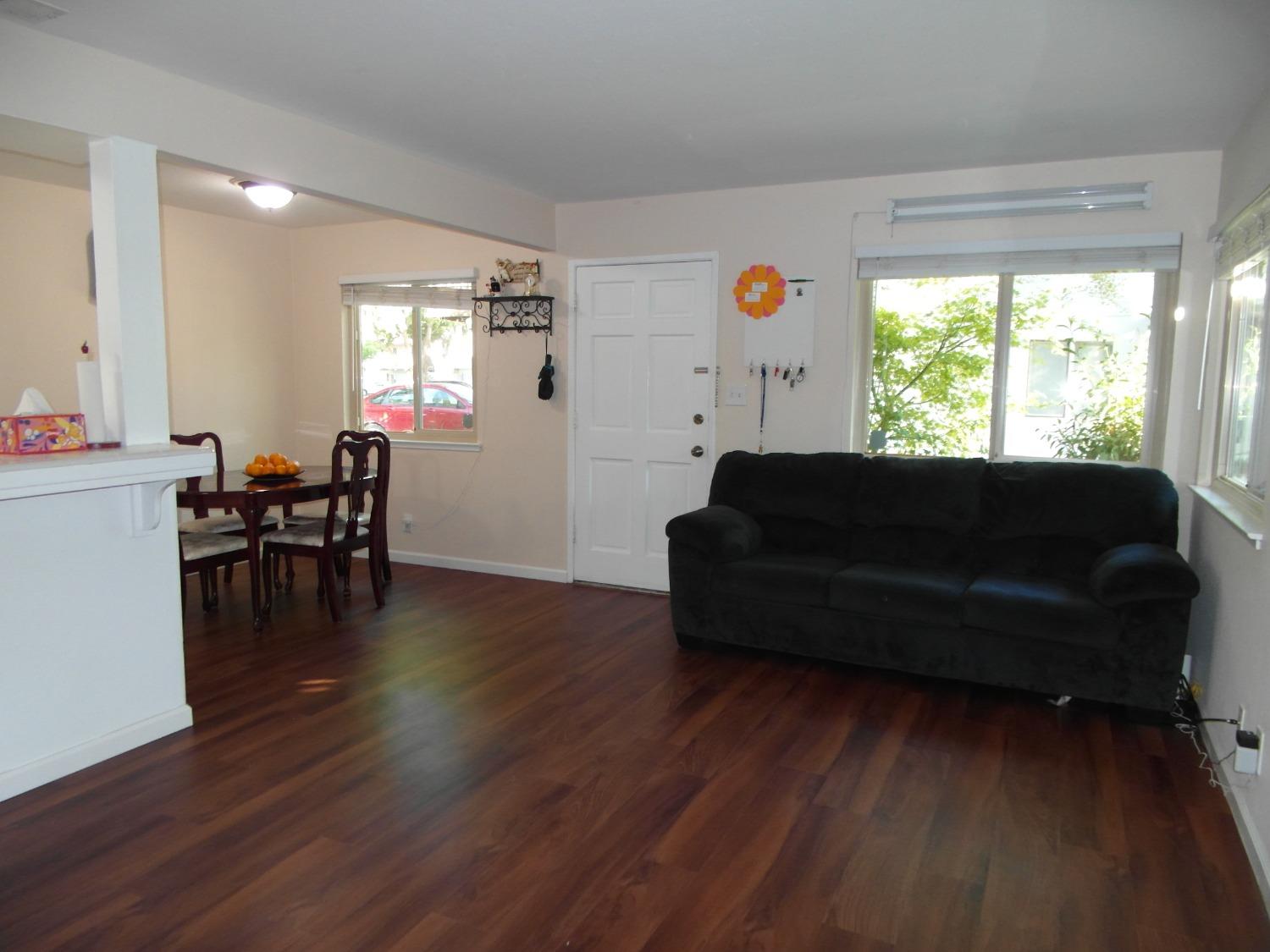 Photo #3: 225056119 Listing 