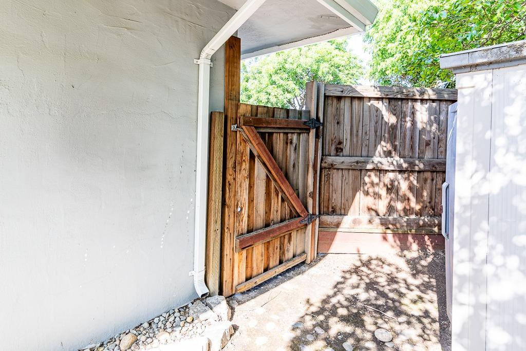 Albany Avenue, Modesto, California image 50