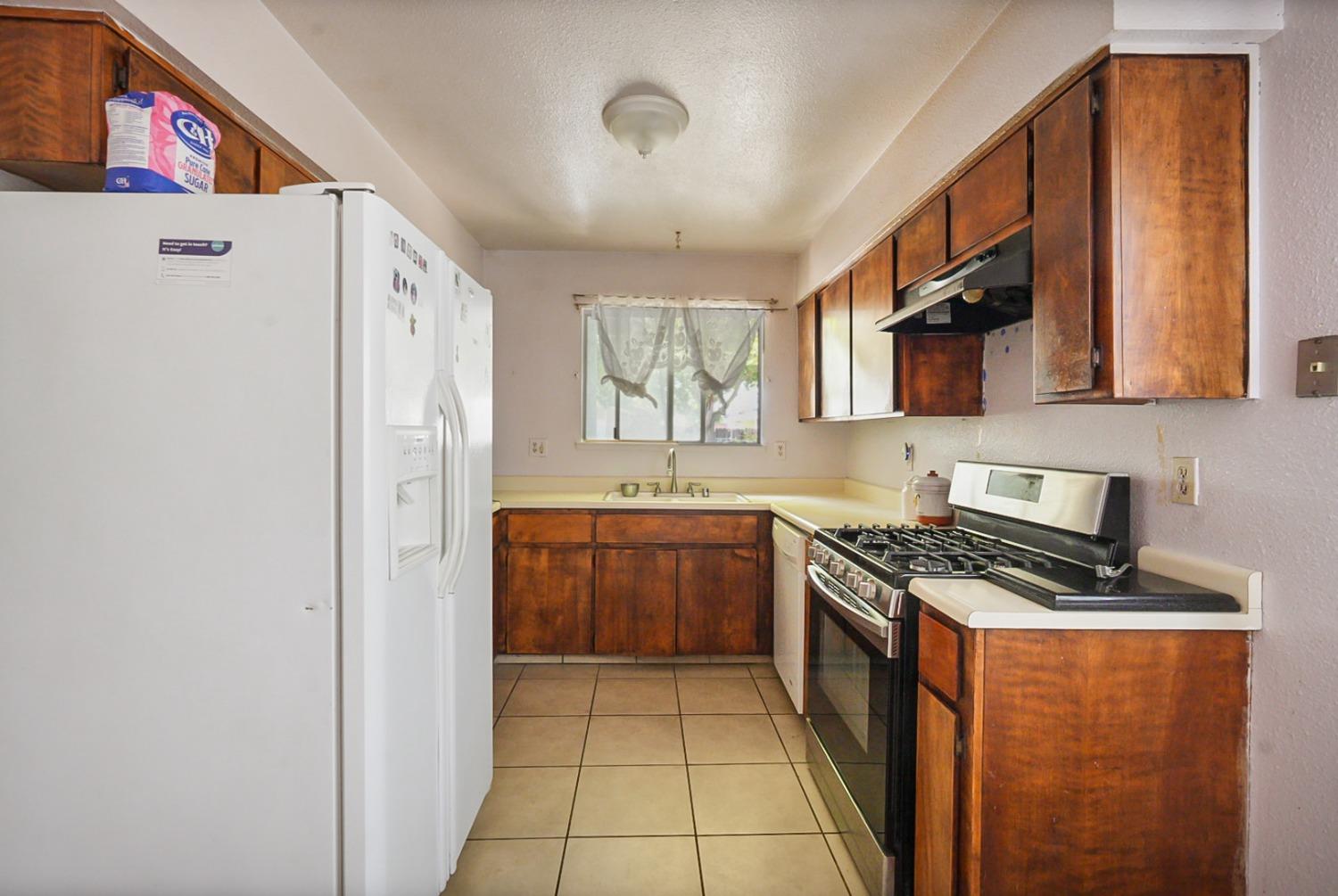 Gannet Court, Merced, California image 6