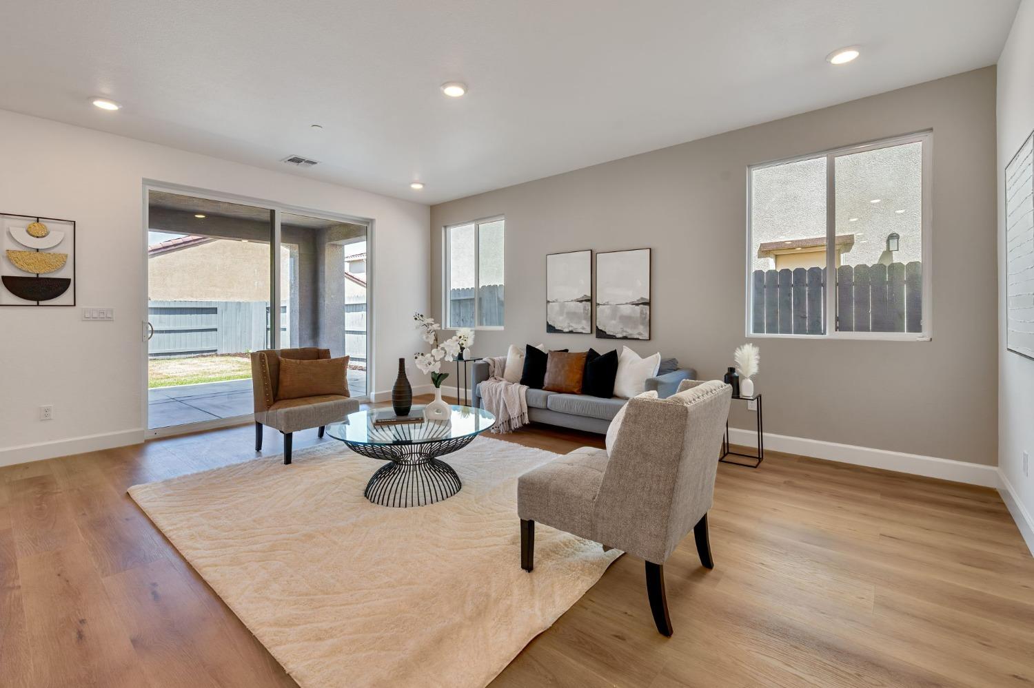 Detail Gallery Image 3 of 38 For 1719 Duchamp Way, Lodi,  CA 95242 - 5 Beds | 3/1 Baths