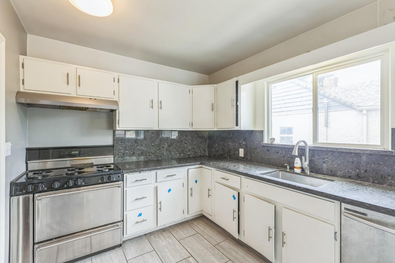 Detail Gallery Image 8 of 26 For 3809 San Carlos Way, Sacramento,  CA 95820 - 2 Beds | 1 Baths