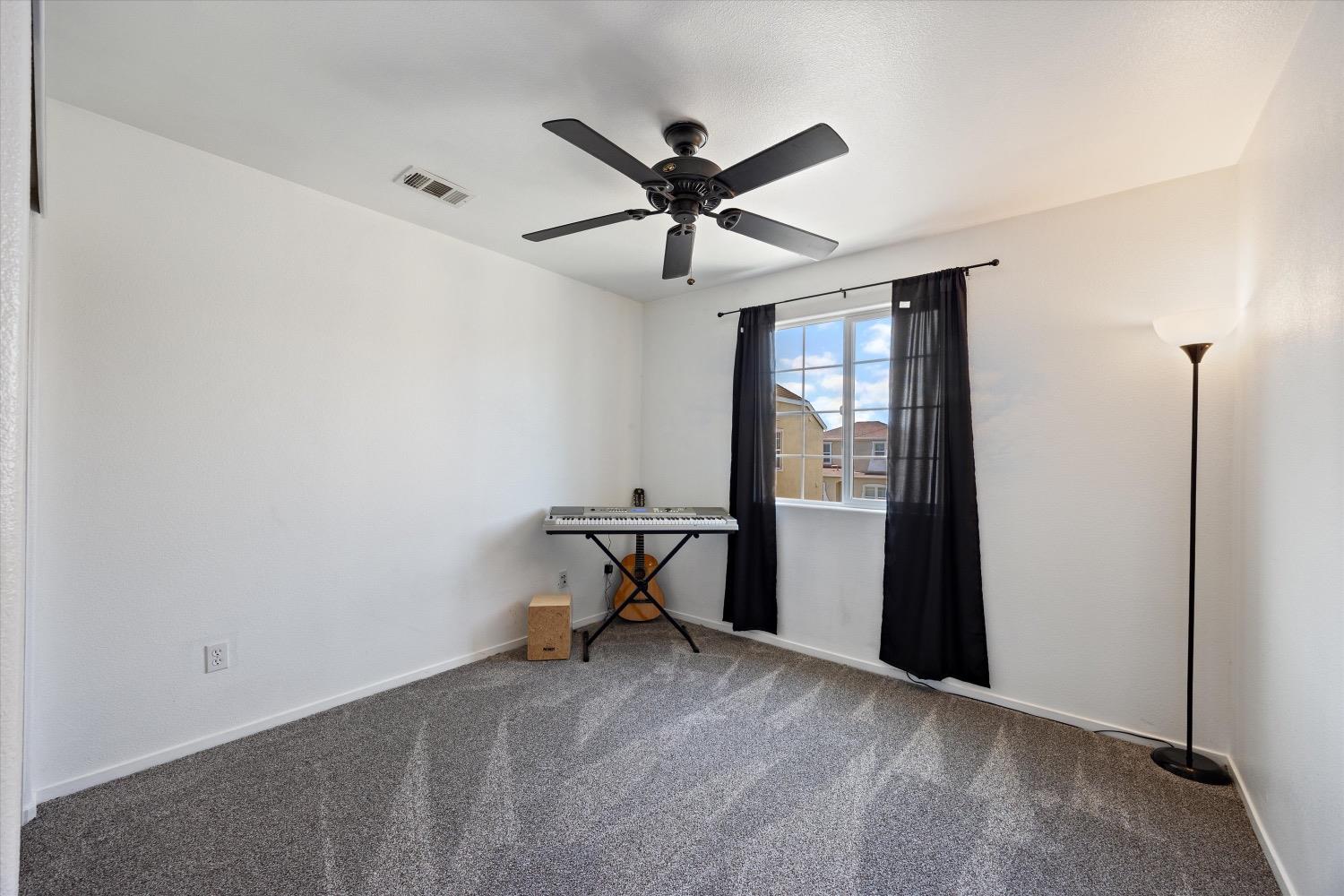 Detail Gallery Image 24 of 39 For 131 Ashwick Loop, Sacramento,  CA 95823 - 3 Beds | 2/1 Baths