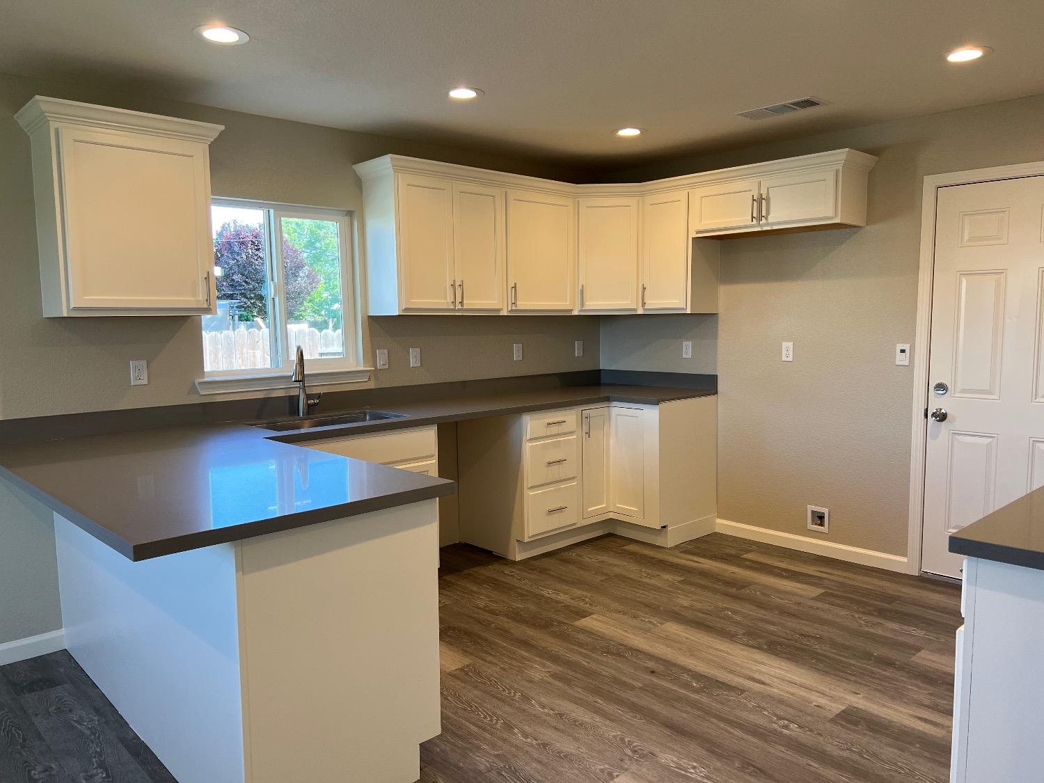 E Beverly Place, Tracy, California image 11