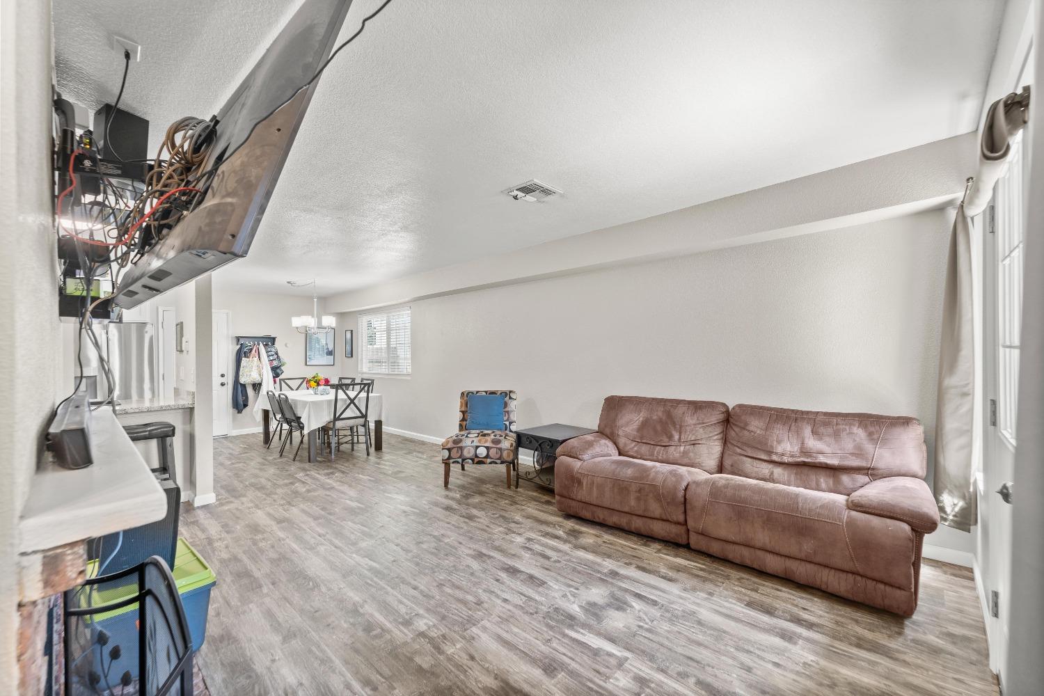 Photo #5: 225054541 Listing: Photo #5