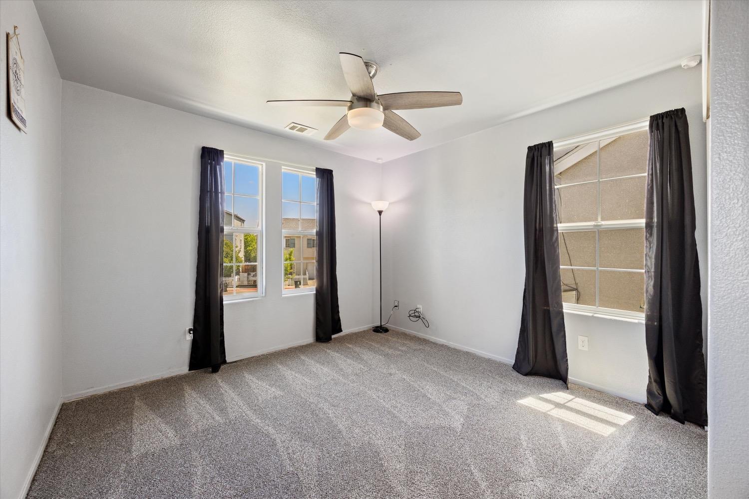 Detail Gallery Image 27 of 39 For 131 Ashwick Loop, Sacramento,  CA 95823 - 3 Beds | 2/1 Baths