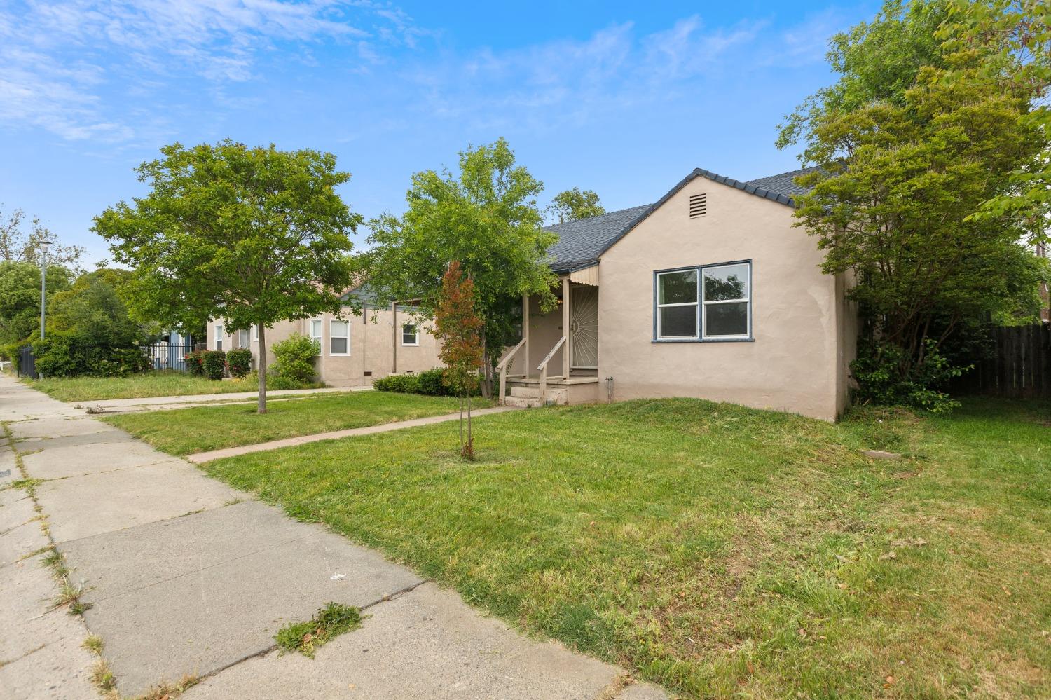 Detail Gallery Image 2 of 26 For 3809 San Carlos Way, Sacramento,  CA 95820 - 2 Beds | 1 Baths