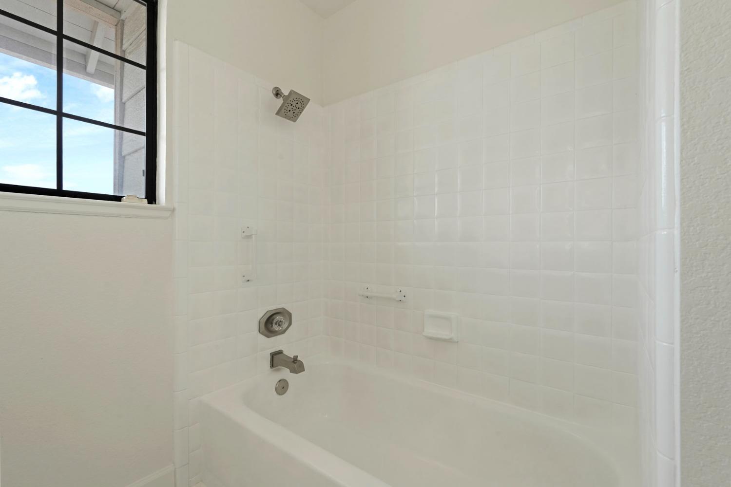 Detail Gallery Image 38 of 46 For 19036 N Augusta St, Woodbridge,  CA 95258 - 3 Beds | 2/1 Baths