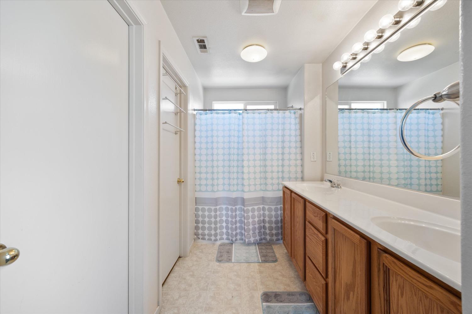 Detail Gallery Image 19 of 39 For 131 Ashwick Loop, Sacramento,  CA 95823 - 3 Beds | 2/1 Baths