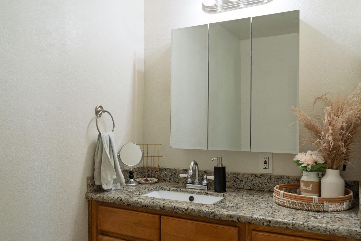 Idalou Avenue, Modesto, California image 37