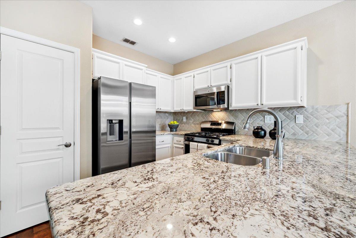 Deerwood Court, Rocklin, California image 10