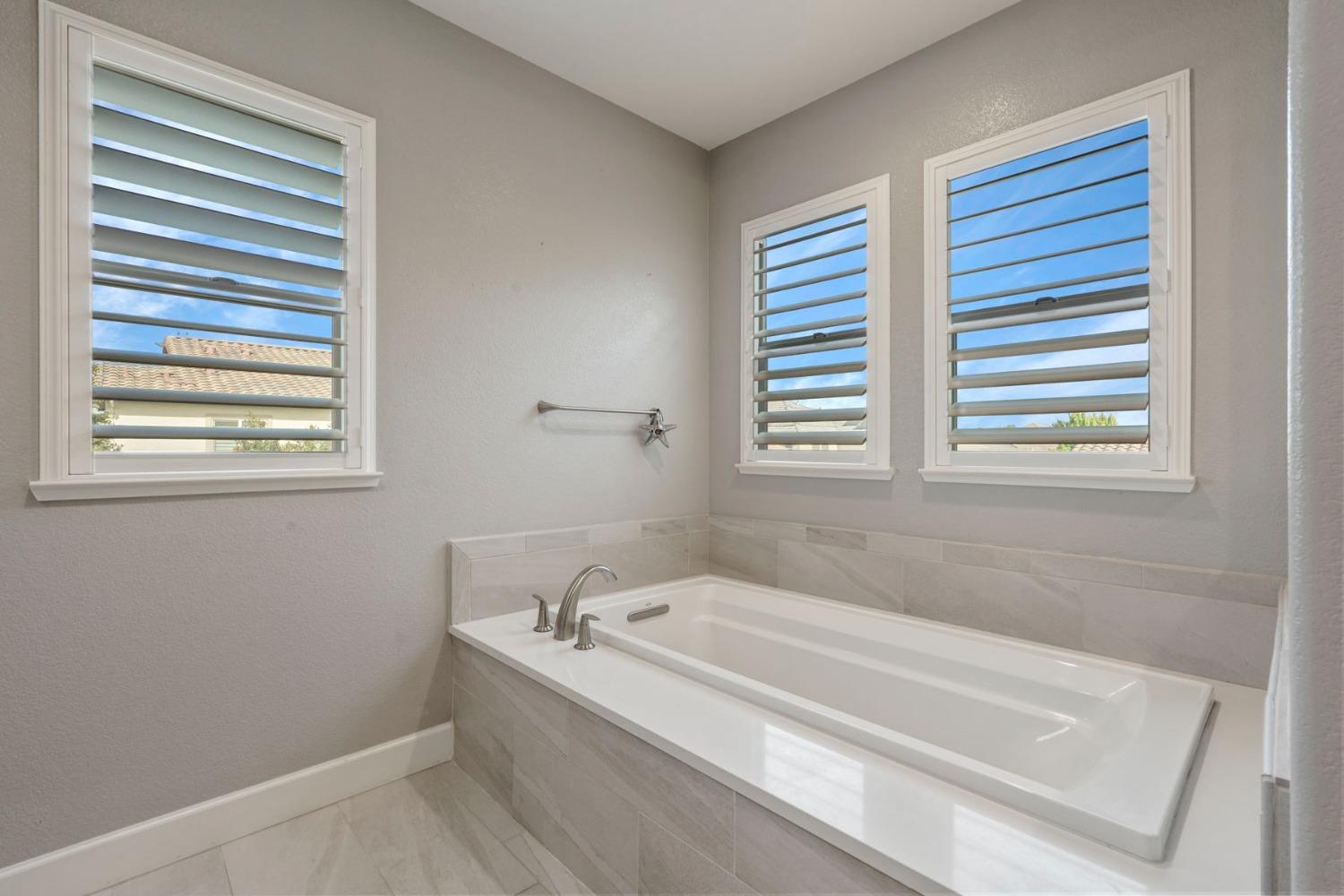 Detail Gallery Image 52 of 65 For 241 Landmark Ln, Lodi,  CA 95242 - 3 Beds | 2/1 Baths