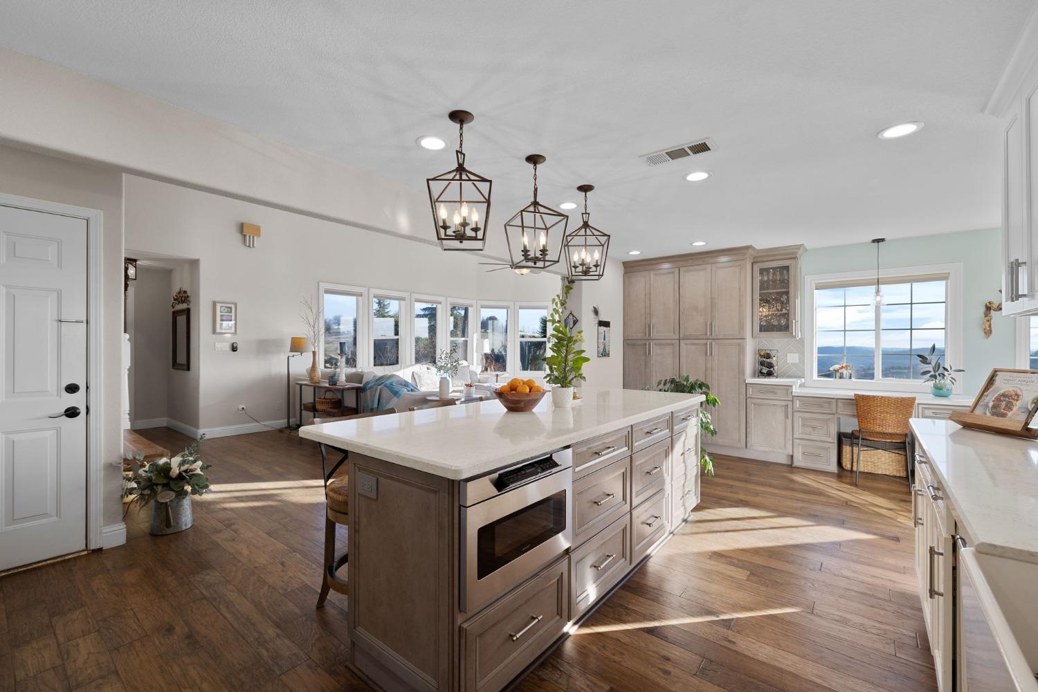 Detail Gallery Image 17 of 99 For 6441 Sky Hawk Rd, Pilot Hill,  CA 95664 - 7 Beds | 5/1 Baths