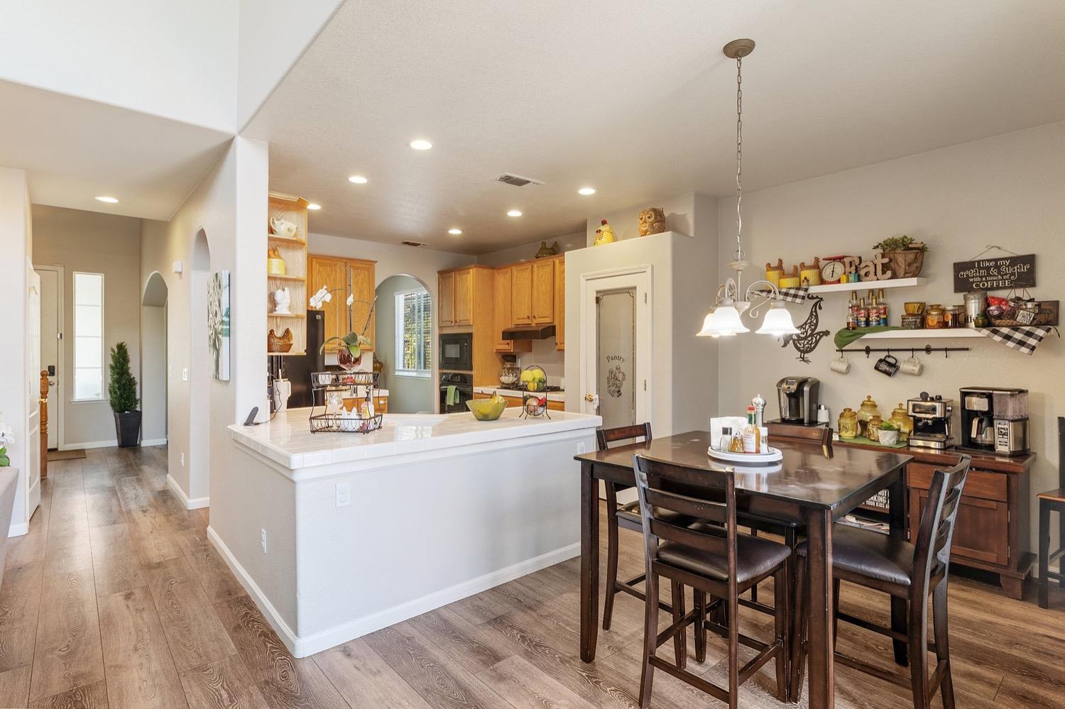 Detail Gallery Image 14 of 37 For 517 Lasso Ct, Oakdale,  CA 95361 - 5 Beds | 2/1 Baths