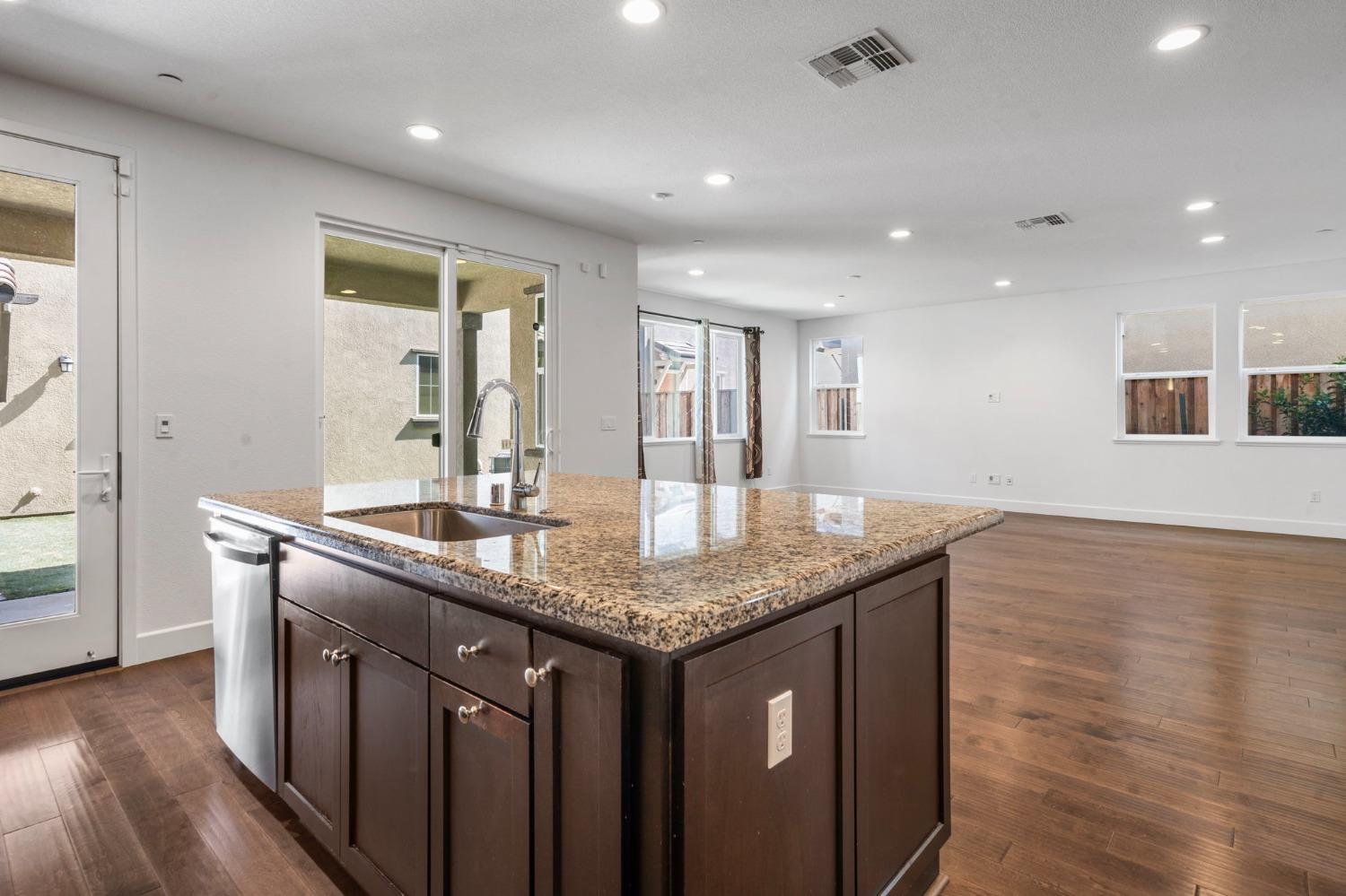 S Wilshire Avenue, Mountain House, California image 13