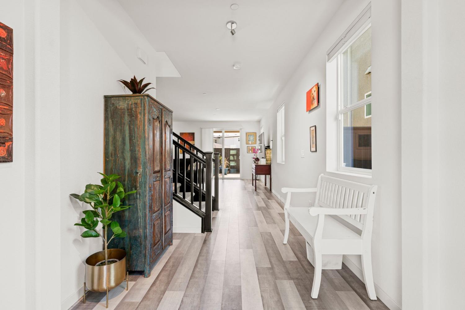 Edgeview Drive, Sacramento, California image 5