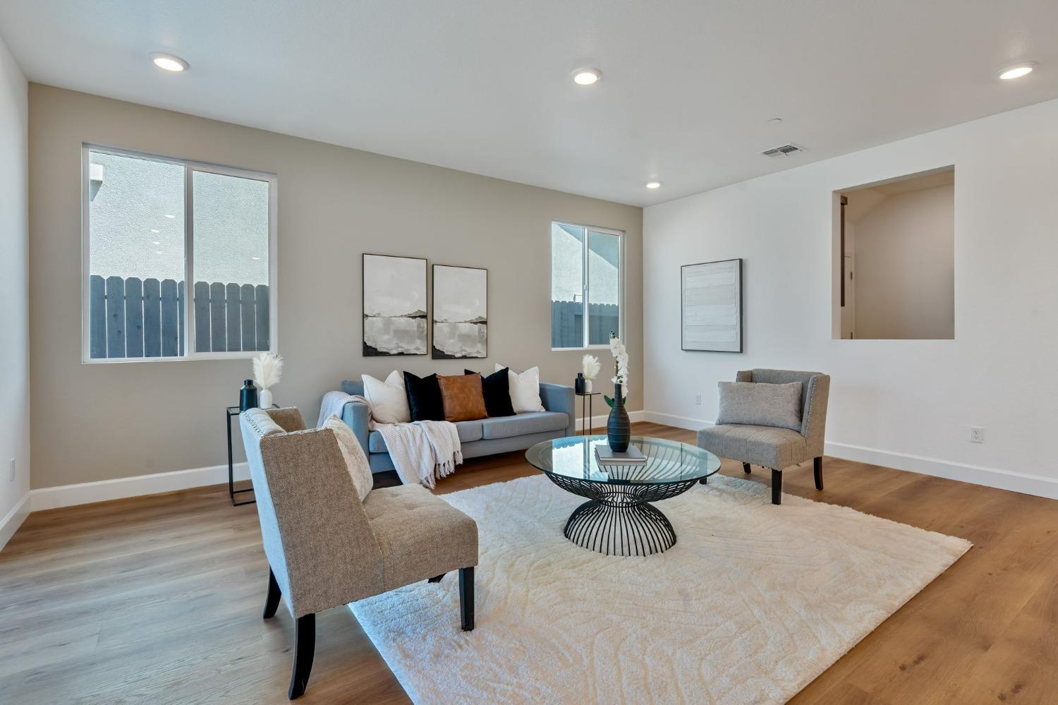 Detail Gallery Image 5 of 38 For 1719 Duchamp Way, Lodi,  CA 95242 - 5 Beds | 3/1 Baths