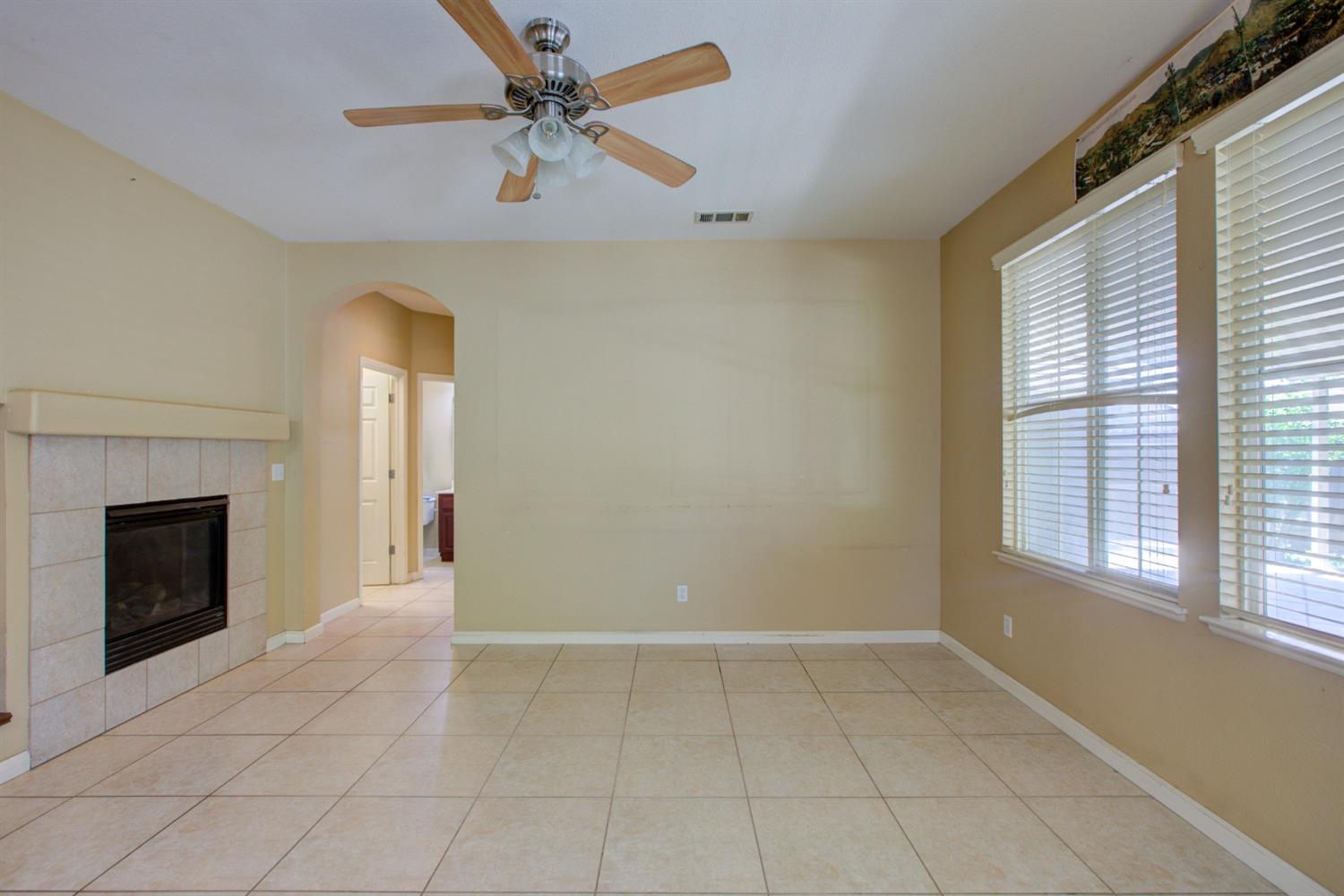 Detail Gallery Image 24 of 61 For 1492 Antioch Ct, Merced,  CA 95348 - 5 Beds | 2/1 Baths