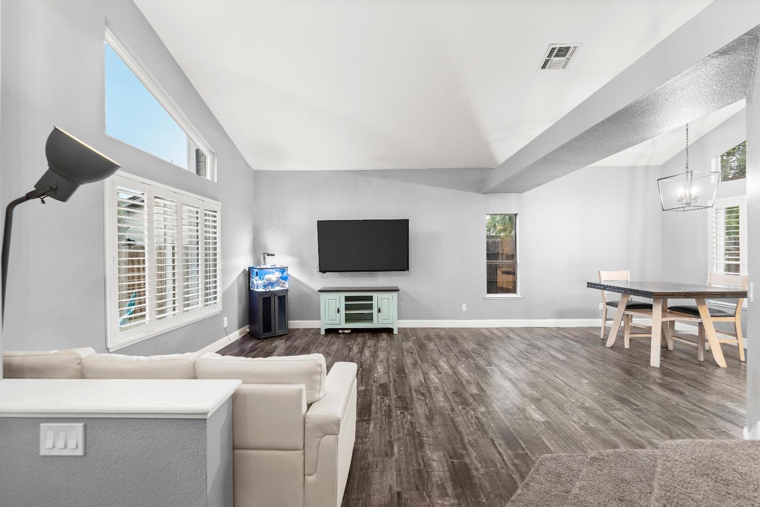 Oakborough Ave, Roseville, California image 9