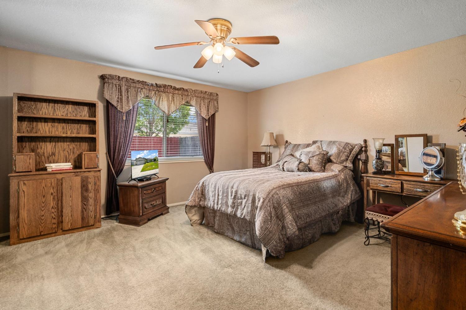 Goldenoak Way, Stockton, California image 32
