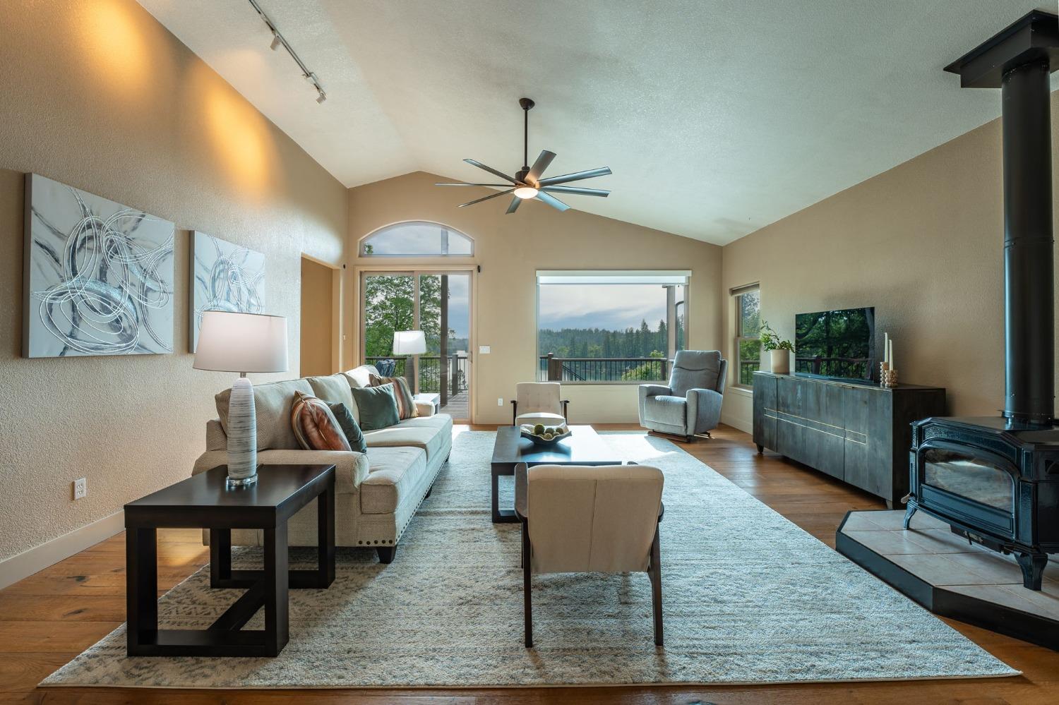 Detail Gallery Image 9 of 98 For 2555 Lake Van Giesen Rd, Meadow Vista,  CA 95722 - 3 Beds | 3 Baths
