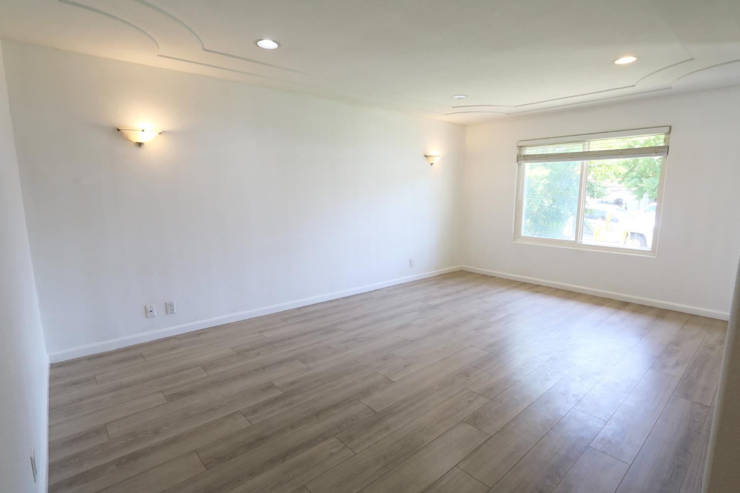 Knightwood, Rancho Cordova, California image 6