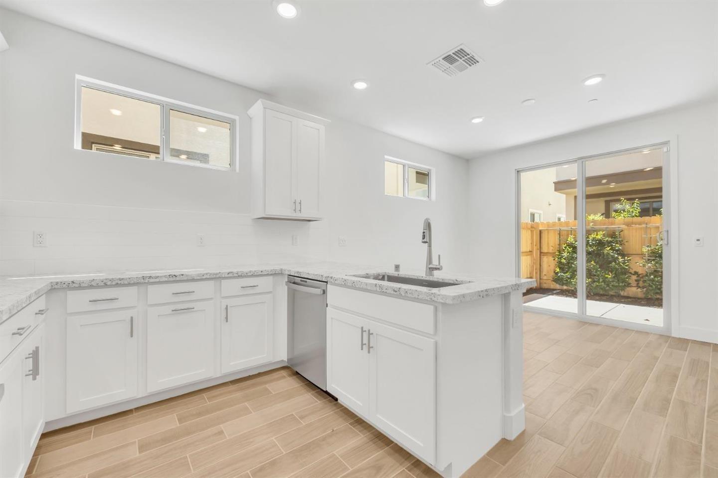 Detail Gallery Image 12 of 29 For 10592 Trill Way, Elk Grove,  CA 95757 - 3 Beds | 2/1 Baths