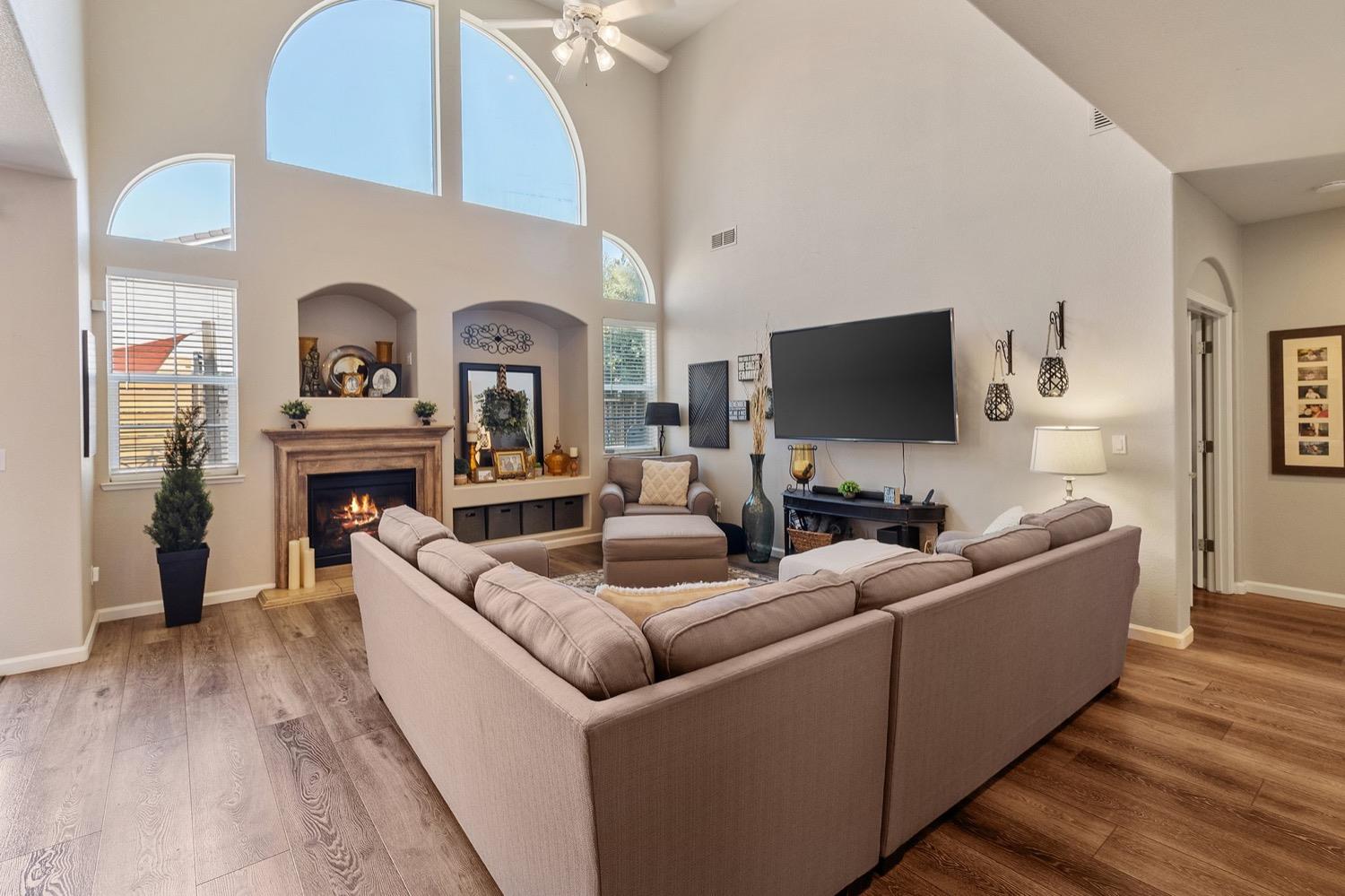 Detail Gallery Image 10 of 37 For 517 Lasso Ct, Oakdale,  CA 95361 - 5 Beds | 2/1 Baths