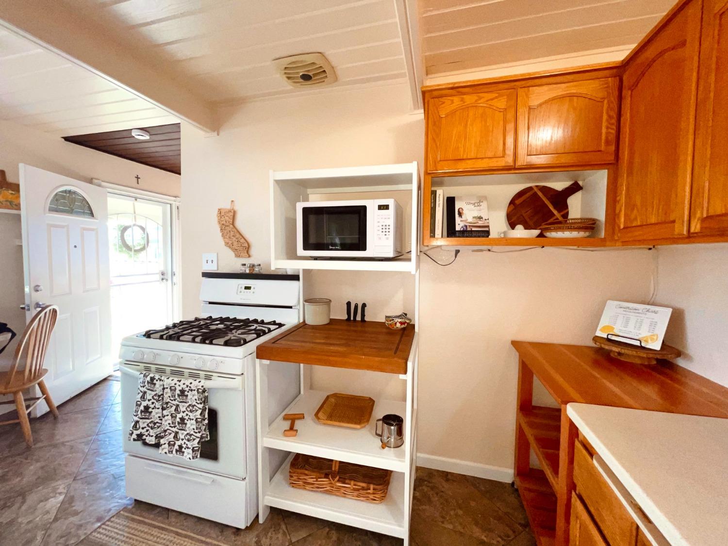 Detail Gallery Image 5 of 24 For 505 Poplar Ave, West Sacramento,  CA 95691 - 3 Beds | 1/1 Baths